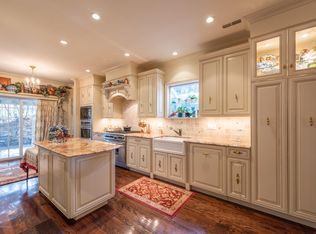 1 Spinnaker Ln, Red Bank, NJ 07701