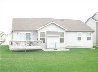 5421 Applewood Ln, Cedar Falls, IA 50613