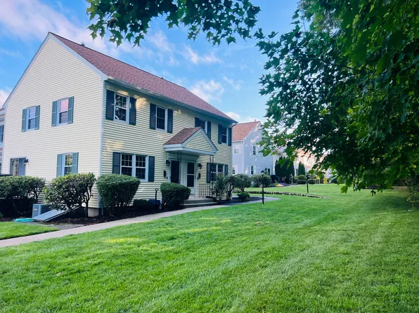 2970 Mendon Rd APT 81, Cumberland, RI 02864