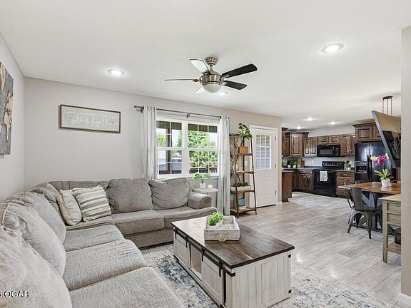4th image of 3015 Jennifer Avenue