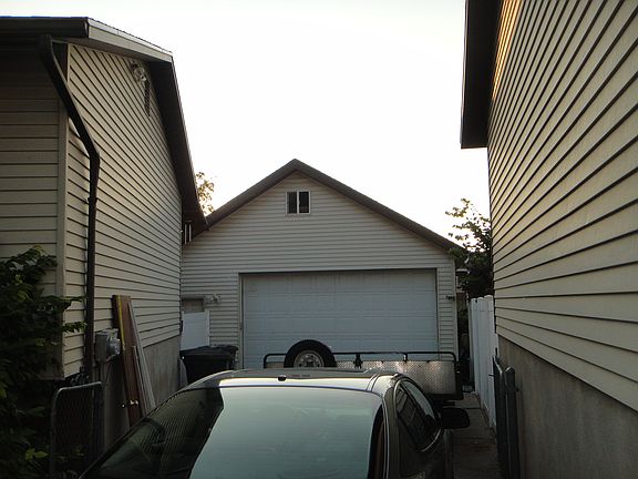 Detached 2 car garage