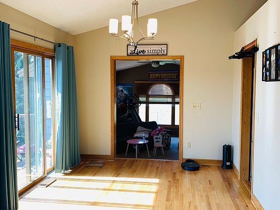 4th image of 13960 Hemlock Ln N