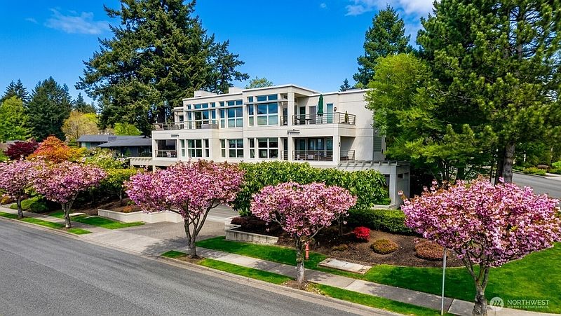 2nd image of 101 99th Avenue NE #101