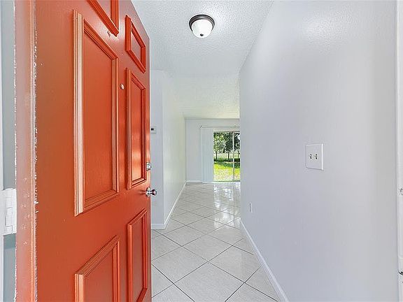 4th image of 14925 SW 35th Avenue Rd