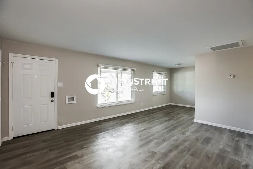 3427 W Montecito Ave — Photo 2