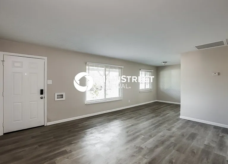 3427 W Montecito Ave — Photo 3