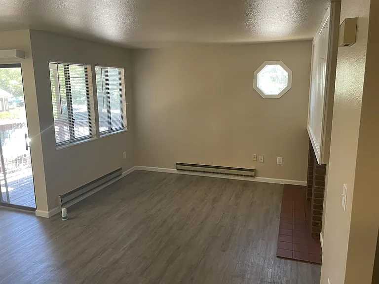 4501 Boardwalk Dr E #L — Photo 3