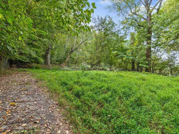 2002 Gold Point Cir N, Hixson, TN 37343