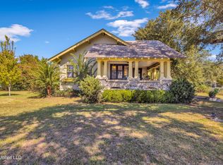 119 Washington St, Bay Saint Louis, MS 39520