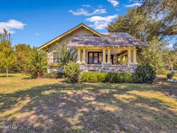119 Washington St, Bay Saint Louis, MS 39520