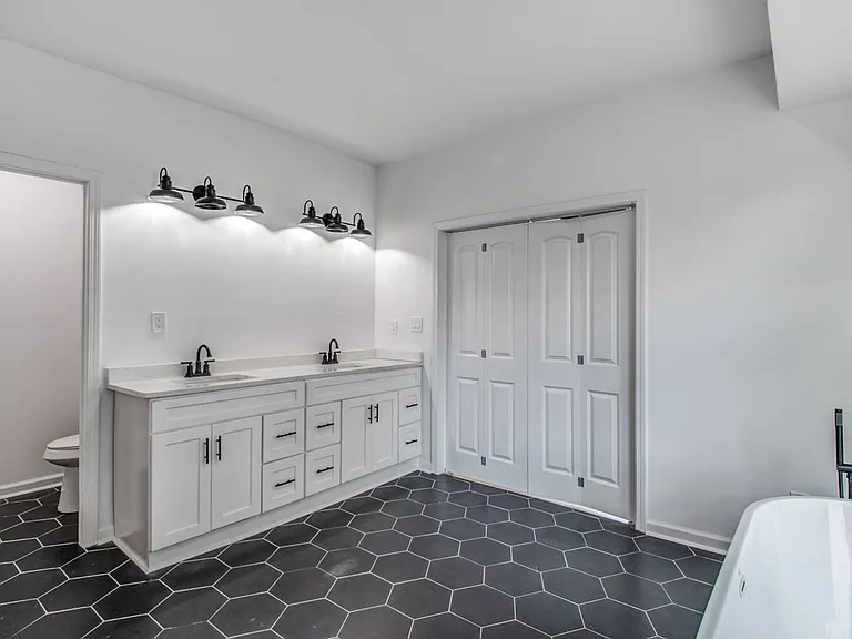 1781 Forrest Ave — Photo 19