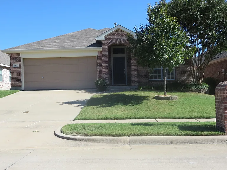 1706 Oak Glen Dr — Photo 2