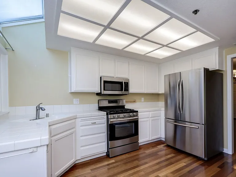 216 Greenview Dr — Photo 16