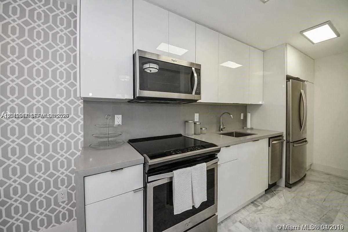 Islander Condo Apts — Photo 3