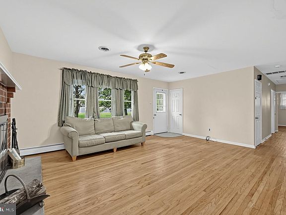 4th image of 229 Charleston Rd