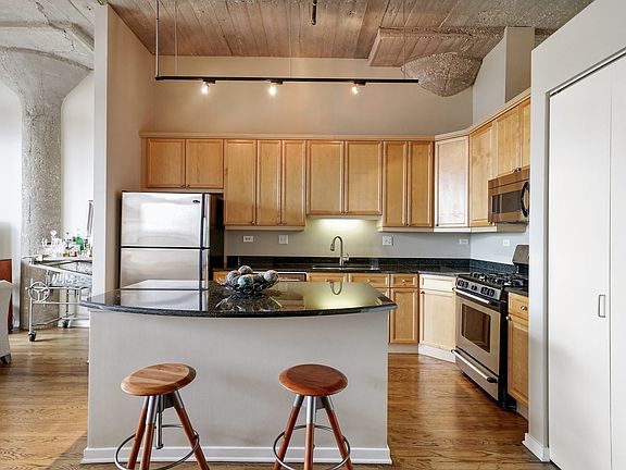 3rd image of 900 N Kingsbury St APT 768