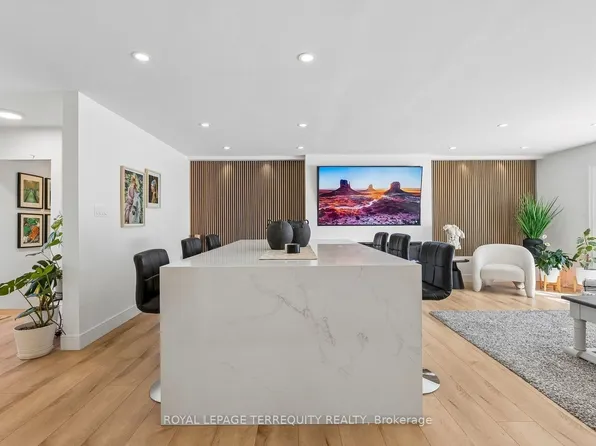 2 Richbourne Ct, Toronto, ON M1T 1T6