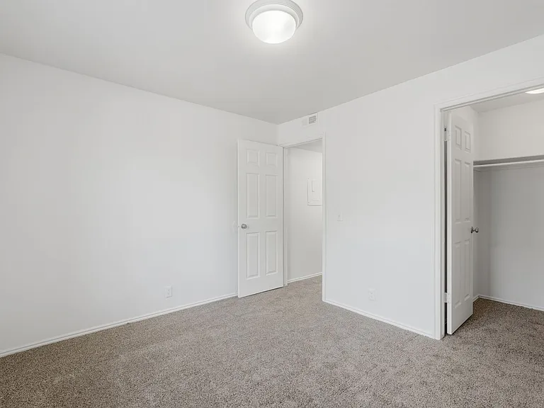 Woods Crossing Apartments — Photo 19
