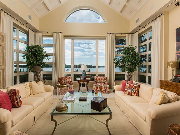 5th image of 360 Shores Dr