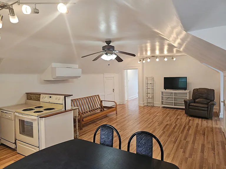 1304 W 50th St #2 — Photo 4