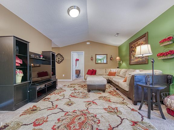 3rd image of 10260 Boston Ln