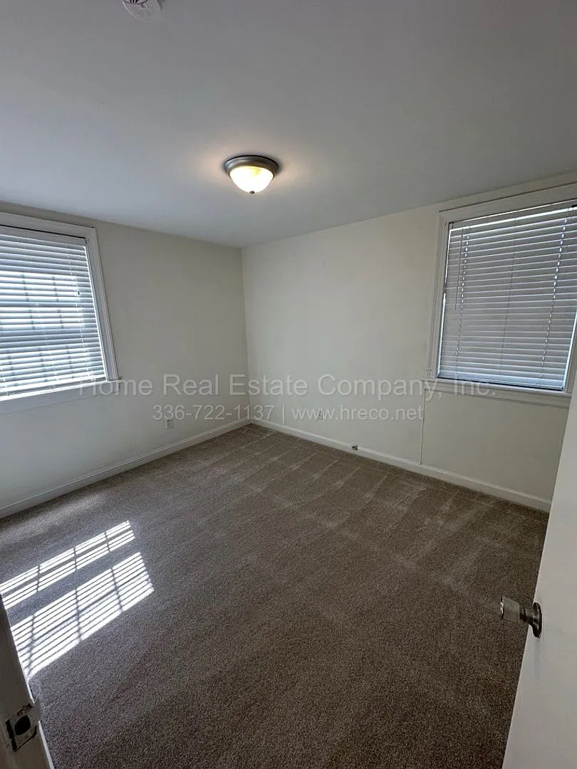 Colonial Arms Apartments | 807 West End Blvd Apt C-4 — Photo 4