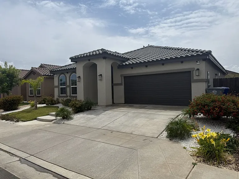 1243 Bristlecone Dr — Photo 3