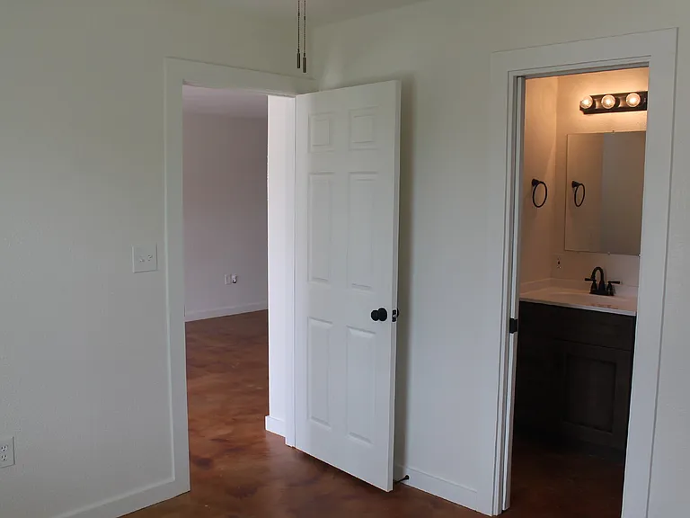 301 E Bowie Ave #A — Photo 6