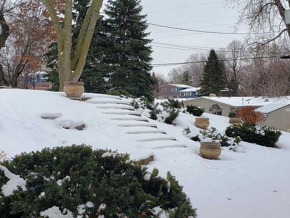 2nd image of 13 Woodcrest Dr