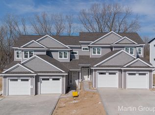 2247 NE Watertown Way, Grand Rapids, MI