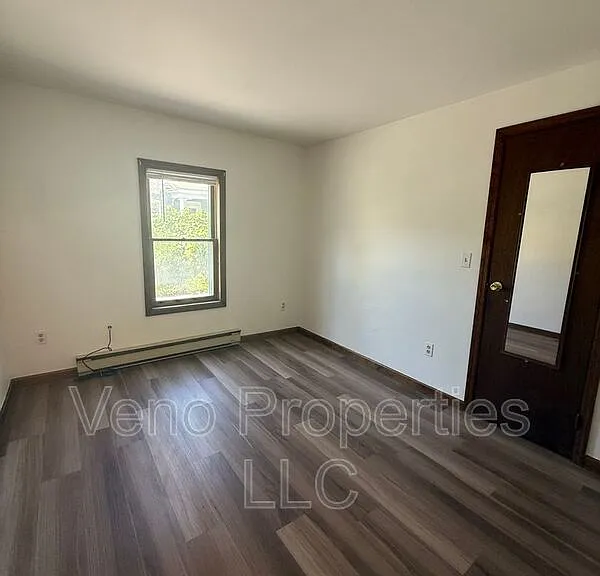 2-4 Russell St #2A — Photo 9