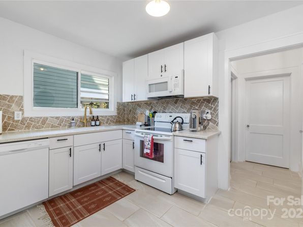 charlotte-north-carolina-2078154998 picture