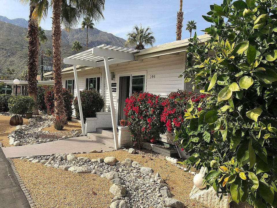 Pergola over front entrance 