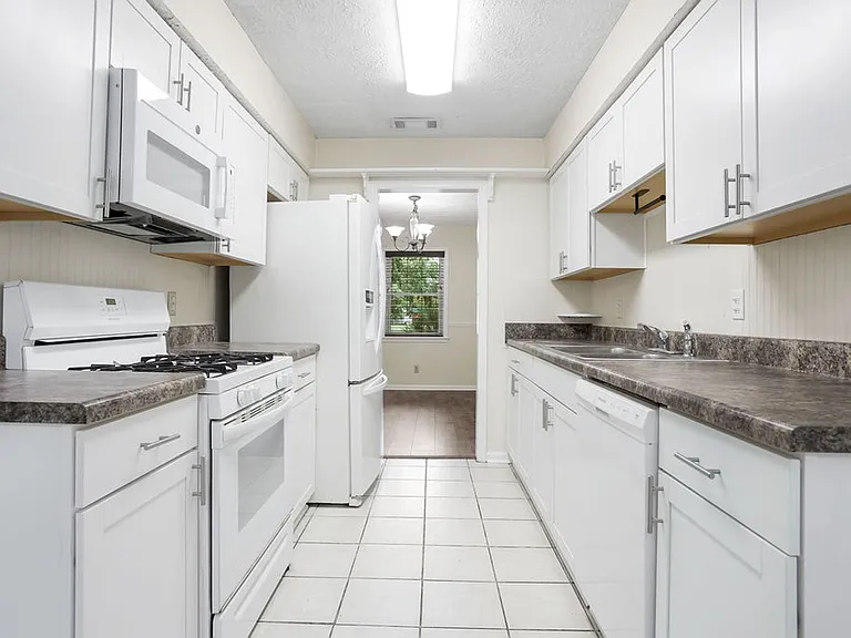1 Cambridge Ct — Photo 9