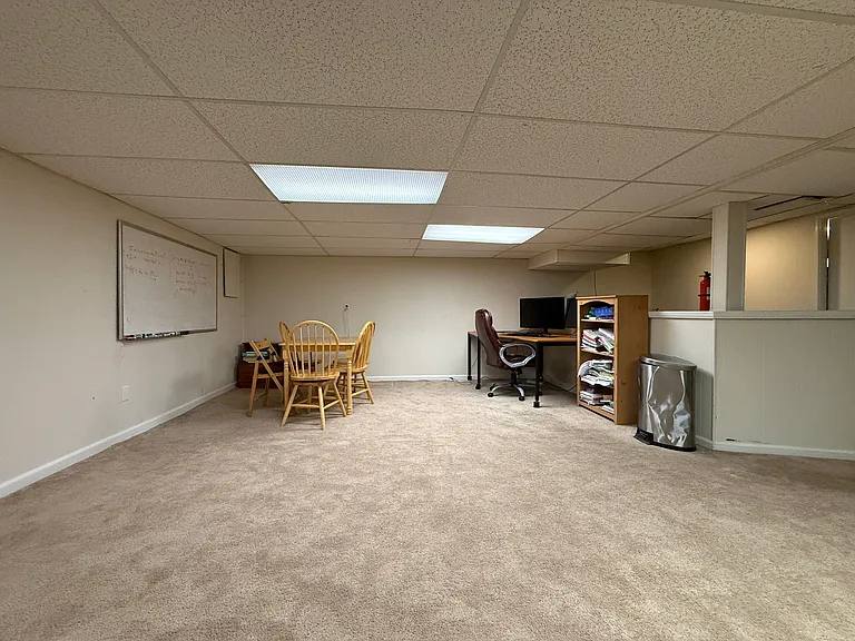 806 Warfield Ln — Photo 31