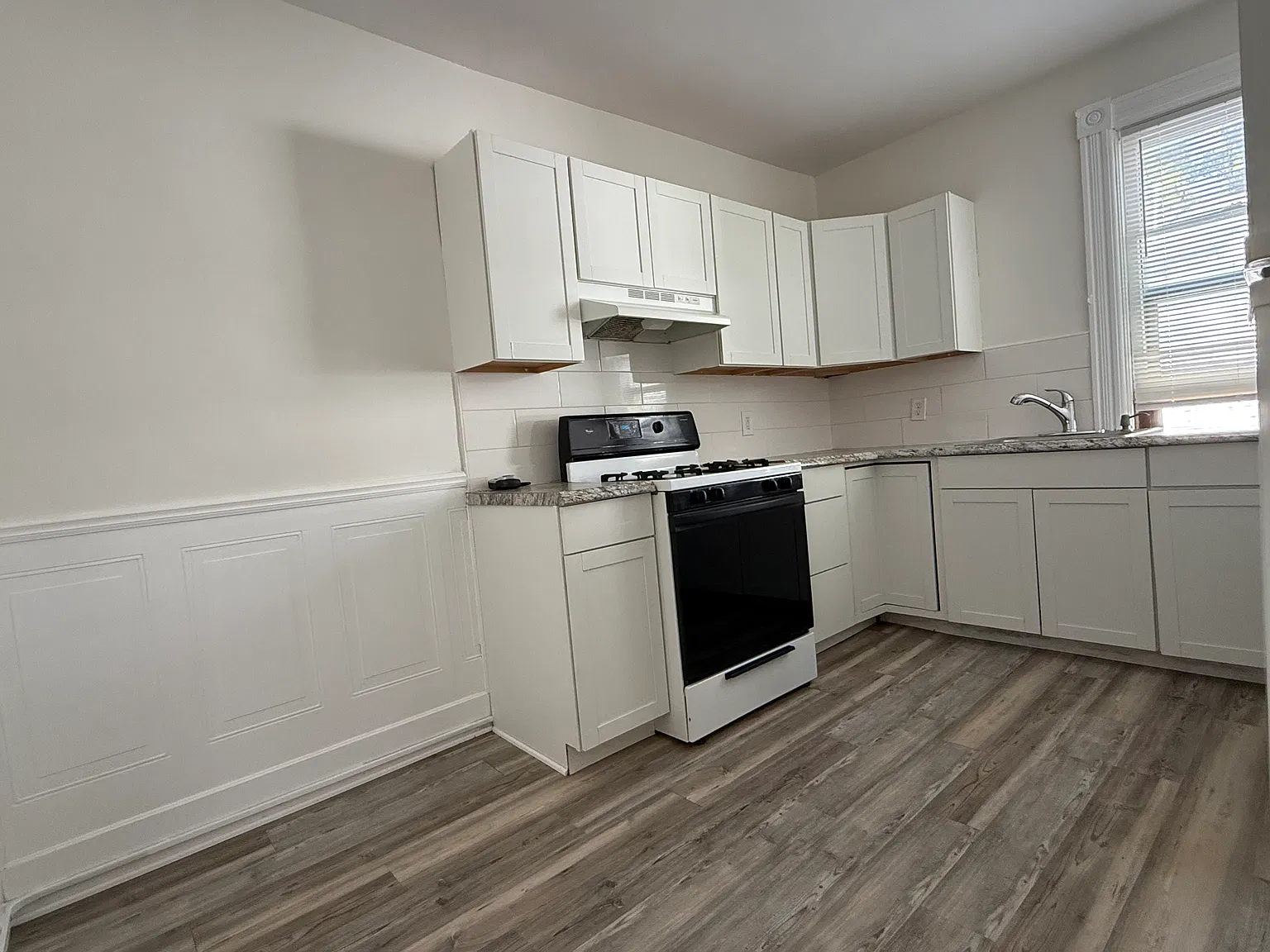 2 bed, 700 sqft, $2,245 — Photo 2