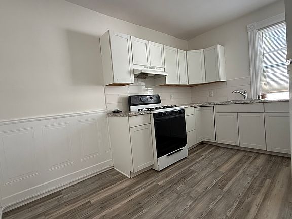 Eat in kitchen