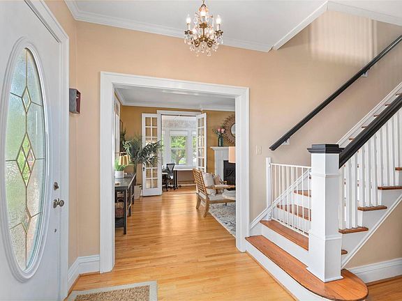 5th image of 701 W Lockwood Ave