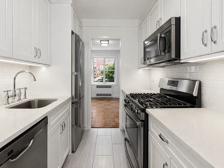 40 Park Ave #9H — Photo 4