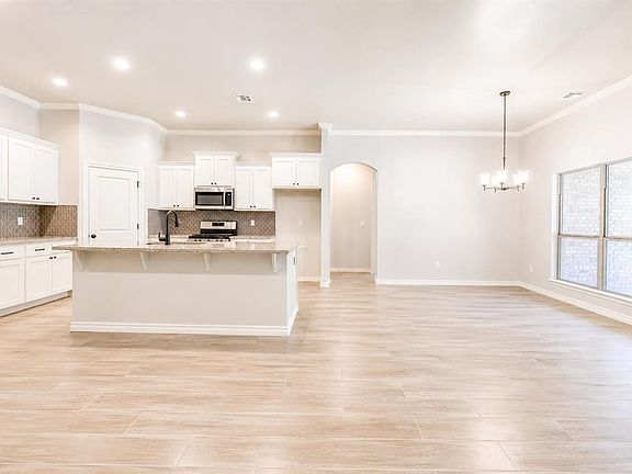 4th image of 9070 Oak Tree Cir