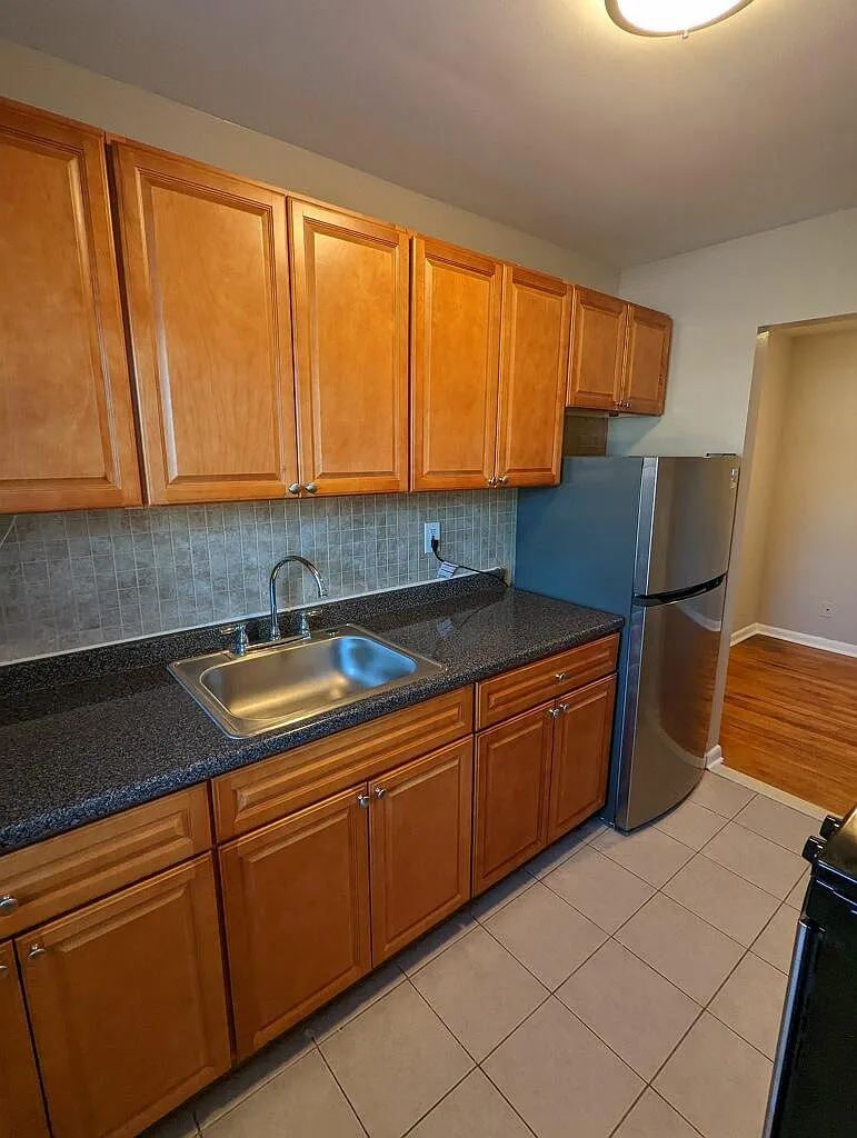 383 Washington Ct — Photo 3