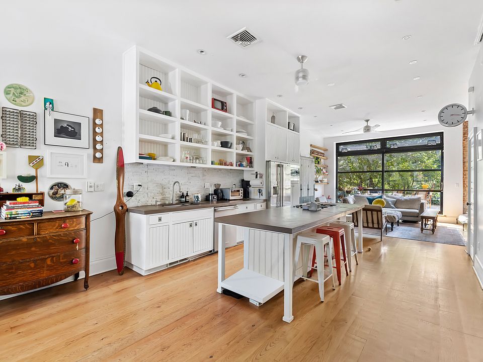 1st image of 136 Underhill Ave Floor 1