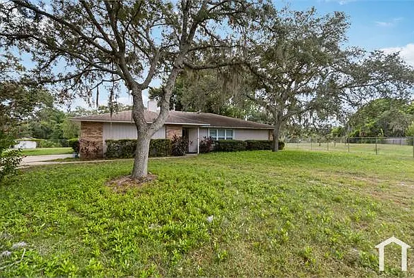 5 bed, 2400 sqft, $3,495 — Photo 2