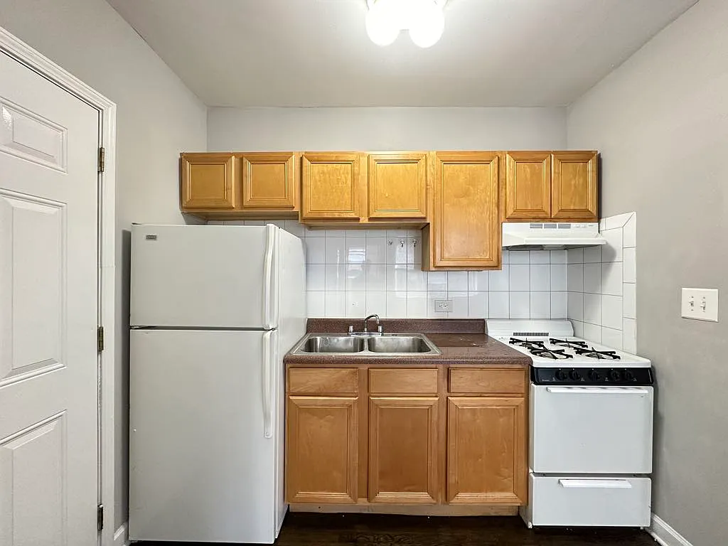 Quality Studio, 1 Bath at Dakin + Fremont (Wrigleyville) — Photo 3