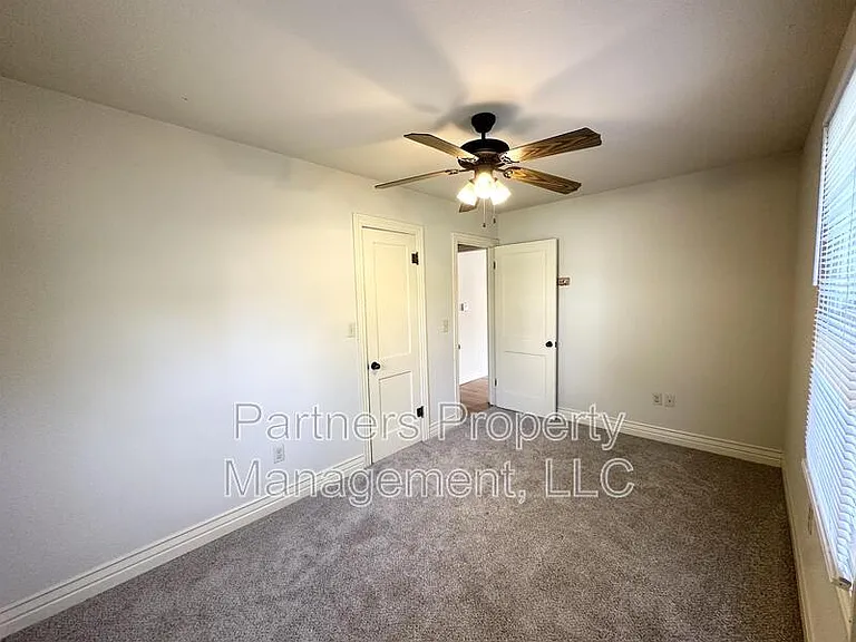 1140 W Hendrix St — Photo 9