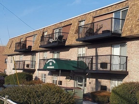 4th image of 55 Elmwood Park APT 17