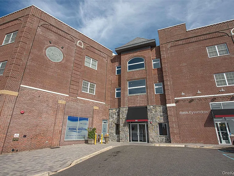 50-2K Stewart Ave #2K — Photo 1
