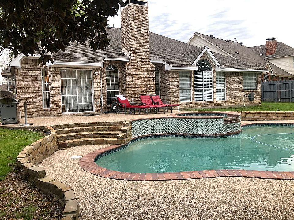 2nd image of 2211 Cherry Hill Ln