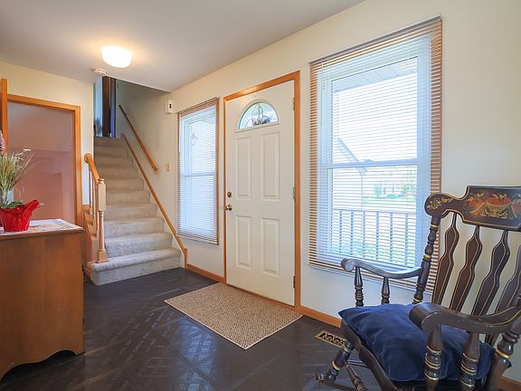 3rd image of 1837 Scarboro Dr W