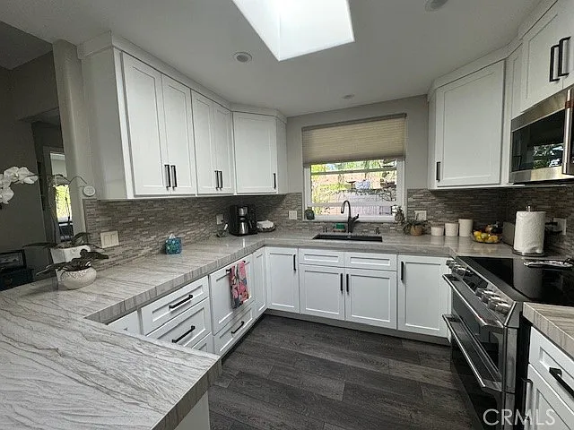 2 bed, 1200 sqft, $4,500 — Photo 3